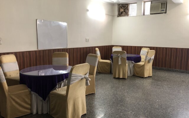 OYO Rooms Near Huda City Centre