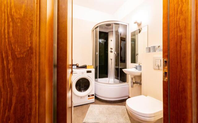 Ancient Storie's AP 65sqm Renovated Free parking