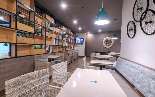 Holiday Inn Hotel & Suites Medica Sur by IHG