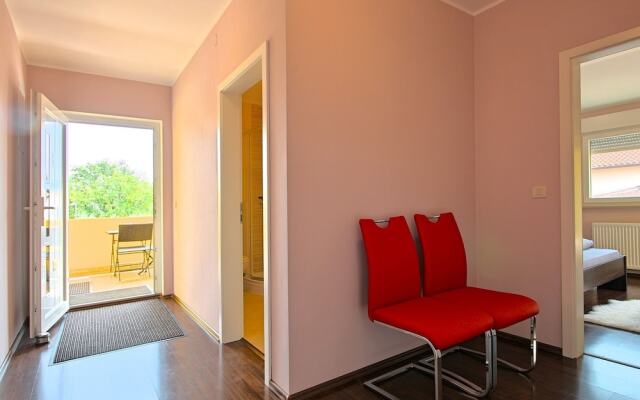 Lovely Apartment in Kaštel With Swimming Pool