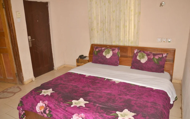 Jokems Airport View Hotel - Adults Only