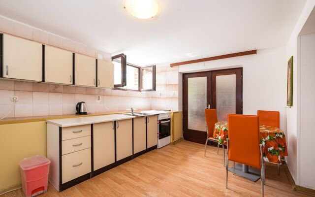 Apartment Ljubica With Nice Garden 2
