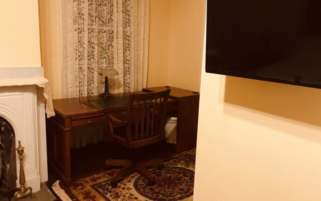 1872 John Denham House Bed and Breakfast