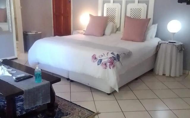 Heatherdale Guesthouse & Shuttle Services