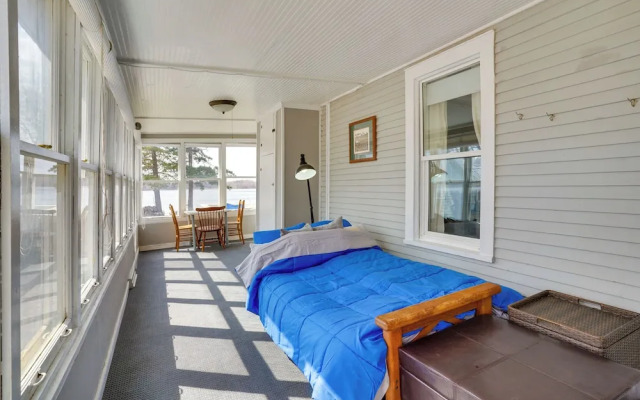 Snowmobile Trail On-site: Lakefront Mound Apt!