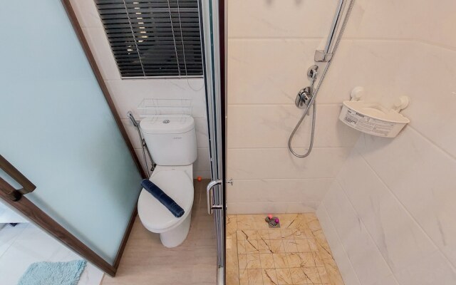 Homey And Cozy Living 2Br At Sky House Bsd Apartment