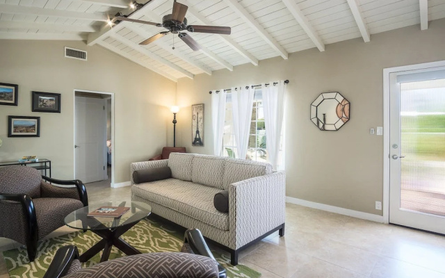 Lovely Palm Springs 2BR by RedAwning