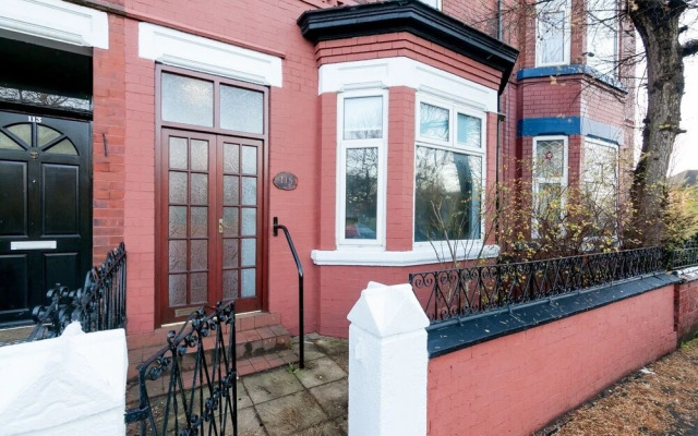 6 Bed House near Manchester