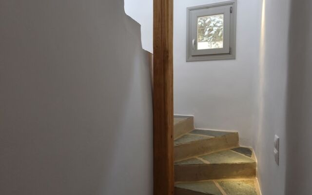 Panoramic three villa complex with helipad by VillaRentalsgr