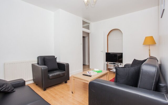 Spacious Shepherds Bush Apartment With Garden