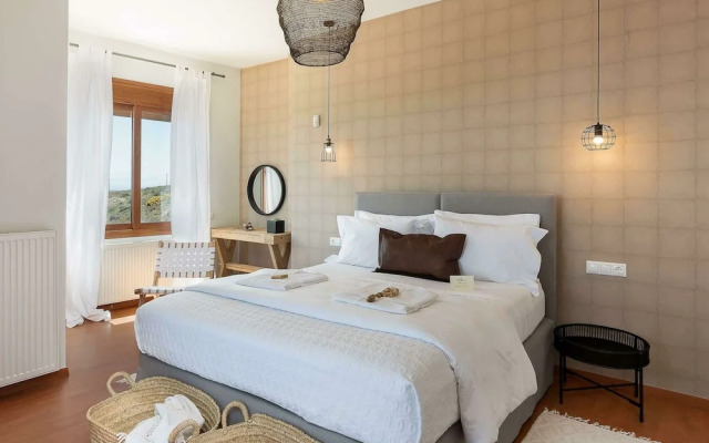 Luxury Villa With Heated Pool Near Beach