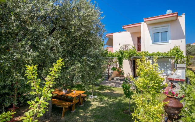 Mantos Apartment