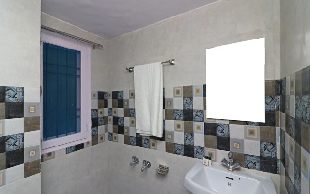 OYO Home 13520 Comfortable 2RK