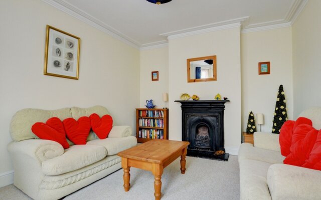 Chic Holiday Home in Swanage With Garden