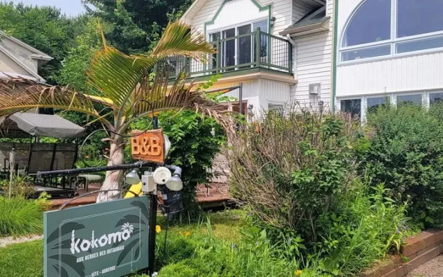 Kokomo Inn - Tropical Riverfront B&B