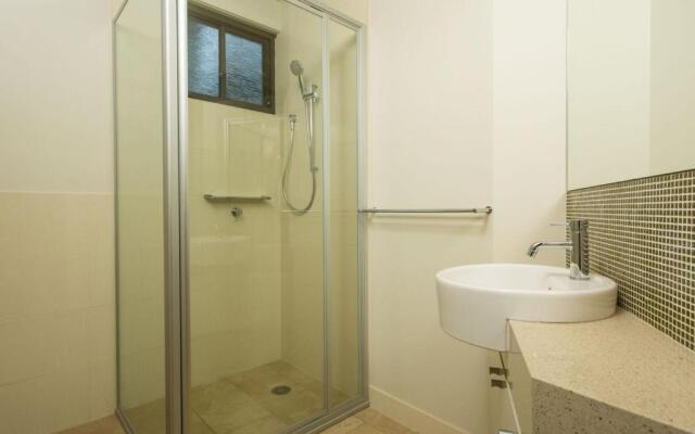 'Rolling Waves 2' on Ocean Drive