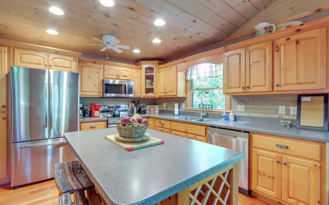 Hot Tub, Decks & Creek Access: Mccaysville Cabin!