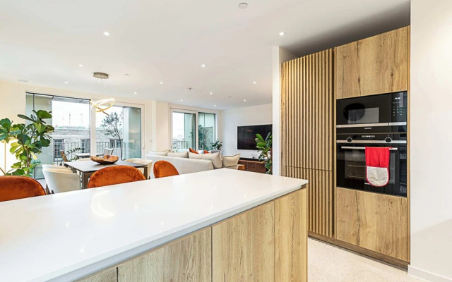 Beautiful Two Bed Property Near Whitechapel, London