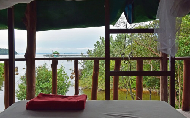 Mad Monkey Koh Rong Samloem