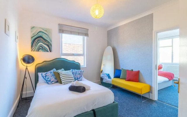 Rayleigh Retreat-spacious Family 3 Bed Apartment