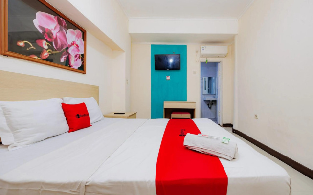 RedDoorz near Istana Plaza 2 – Guest Rooms – Bandung