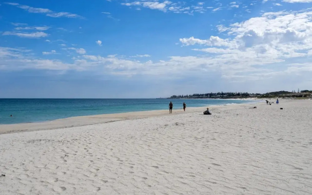 Modern Studio With Rooftop and BBQ Access