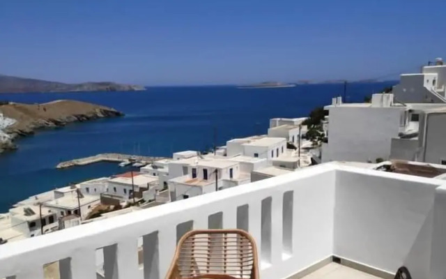 Gerani Deluxe Houses with Sea View