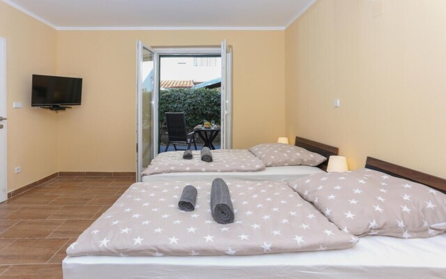 Stunning Apartment in Kastel Stari With Wifi