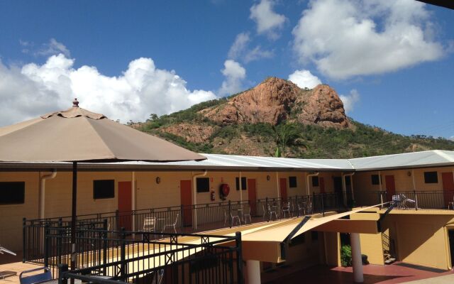 Summit Motel