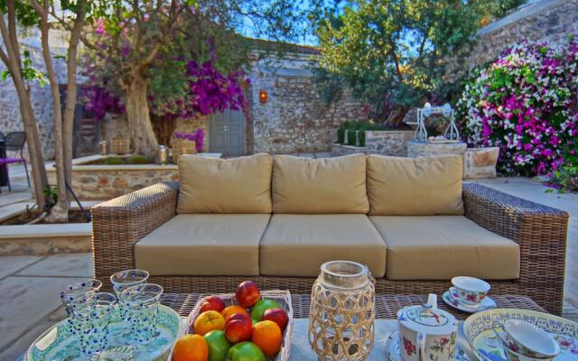 Hydra Moon Villa