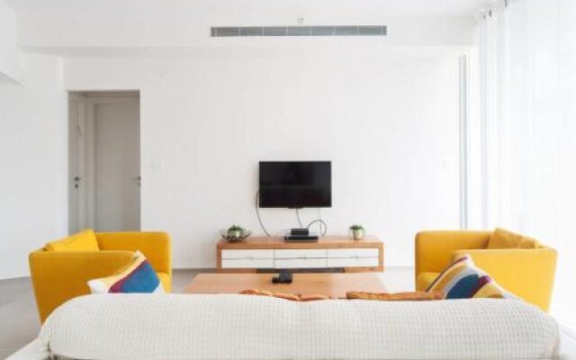 Colorful 2BR in Dizengoff 298 by HolyGuest