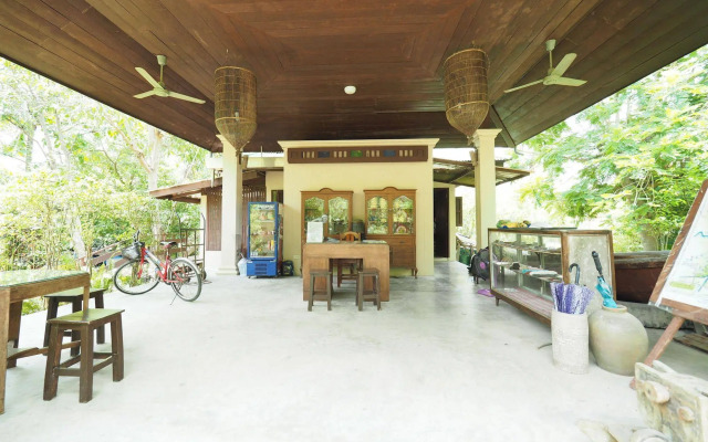 Baan Suan Amphawa