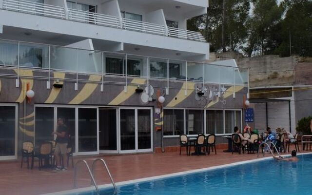 Hotel Barracuda (Adults Only Â±16)