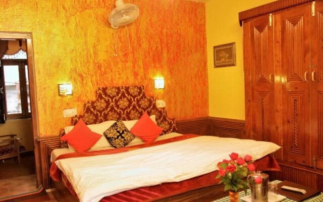 Hotel Chetna & Cottages