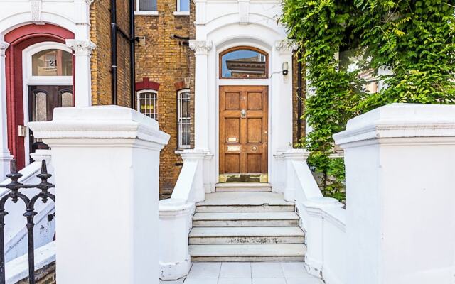 Well-designed Chelsea Flat