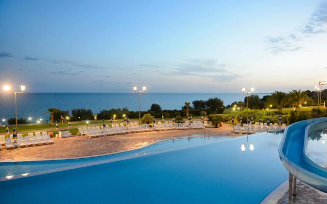 Serenusa Resort
