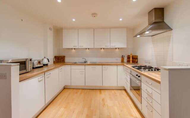 Stylish & Spacious Grassmarket 2bed/2bath