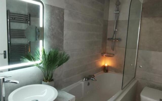 Sunrise View 2 Bed Apartment Sleeps 4 Spa Bath