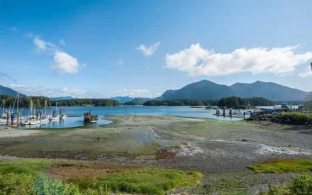 Luxury 2BR Oceanfront Condo by OnlyBC 201