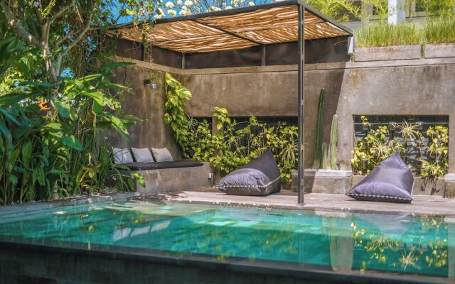 Villa Konkrete - Tropical 3BR