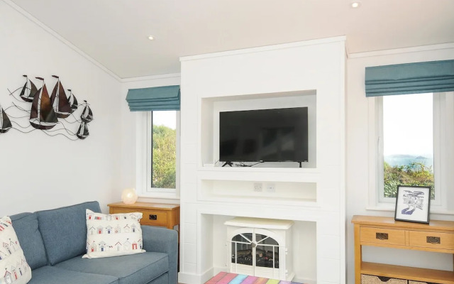 Midway Lodge
