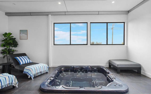 Mornington Esplanade Beachfront & SPA by Rss