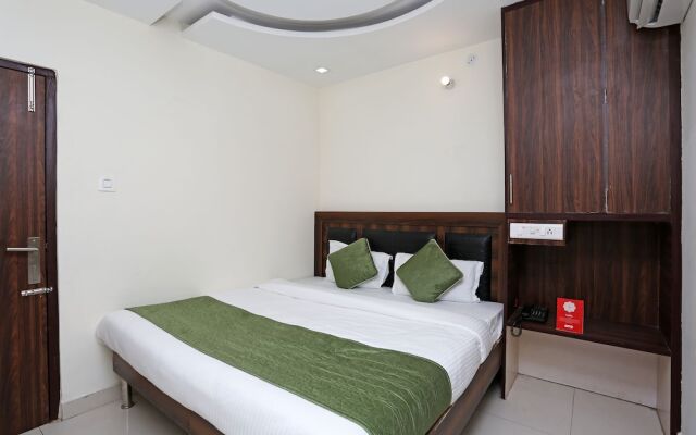 OYO 8590 Hotel Sea