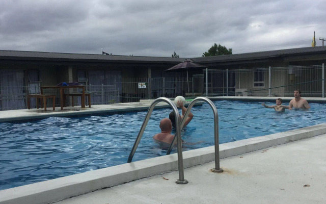 Thornton Lodge Motel
