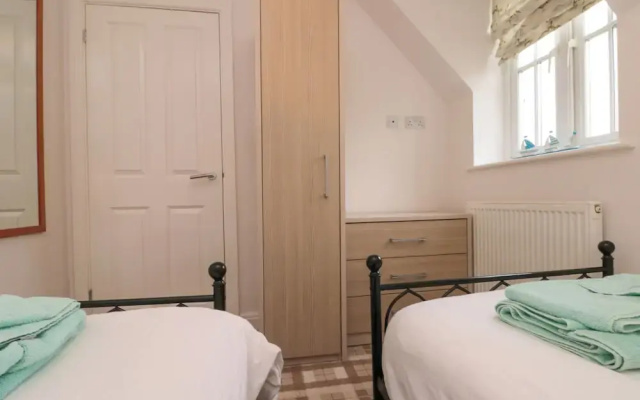 Dotty's Sunshine Cottage