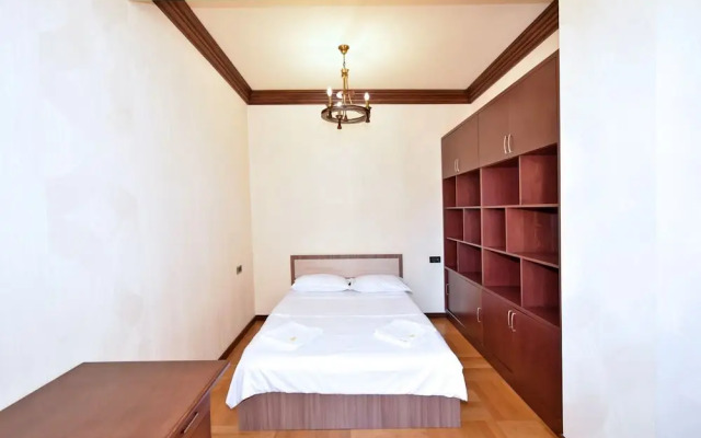 North Ave. apartment by Luxe Group HH777