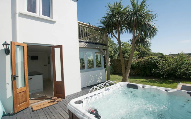 Bag-end House 7 Bedrooms, Sleeps 14, Hot Tub