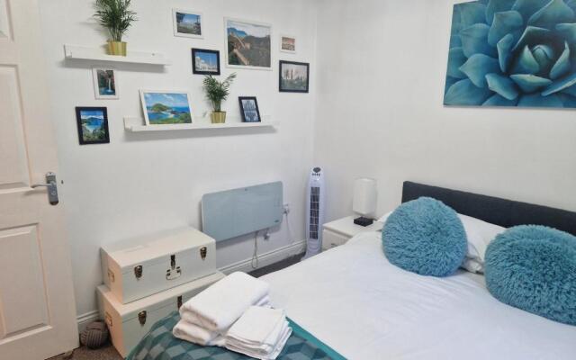 2-bedroom apartment *NR CITY CENTRE WITH PARKING*