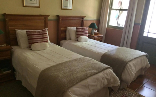 Housemartin Guest Lodge