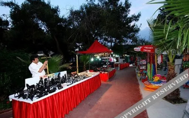 Maya World Golf Side